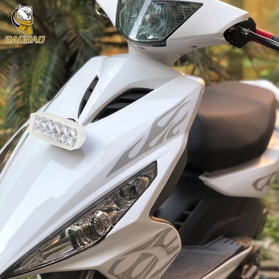 12V 12 faisceau multi-couleur flash phare LED pour les pièces de moto