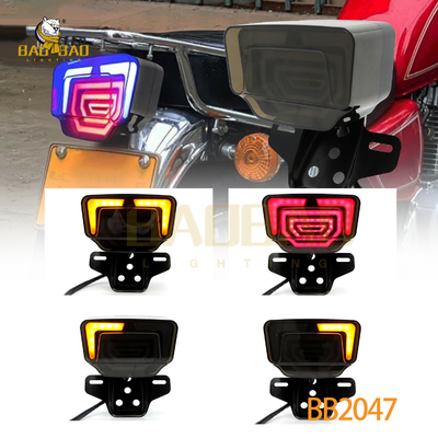 Des lampes LED en plastique rouge clignotant à la moto sont disponibles